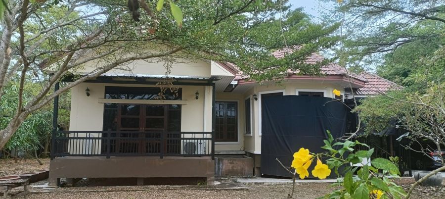 - ขายบ้านเดี่ยวพร้อมที่ดิน 3 ไร่ 73 ตรว. ทำเลดี ใกล้ตลาดน้ำอัมพวา