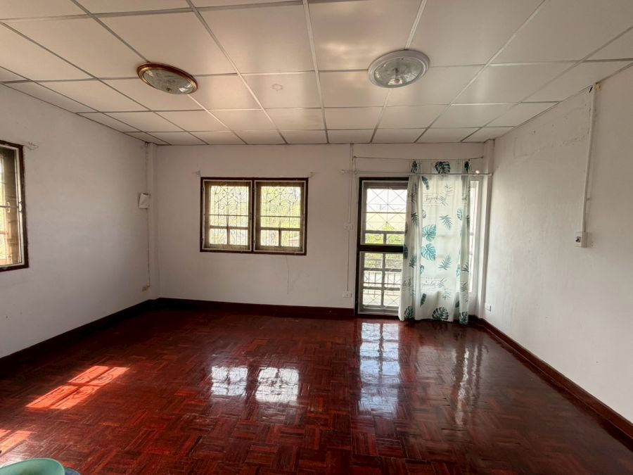 - ขายด่วนทาวน์โฮม 2 ชั้น ทำเลทองเมืองขอนแก่น ราคาเพียง 1.3 ล้าน