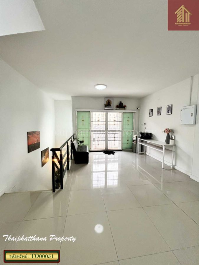 - อาคารพาณิชย์ ตกแต่งเป็นกิจการร้านค้าและห้องให้เช่า พร้อมเฟอร์นิเจอร์ ใกล้ ม.ราชมงคลธัญบุรี