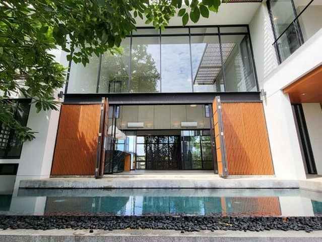 - ขายบ้านเดี่ยว พุทธมณฑลสาย 2 ขนาด 151.7 ตร.ว. บ้านโมเดิร์นลอฟท์ พร้อมสระว่ายน้ำ ราคา 22,000,000 บาท