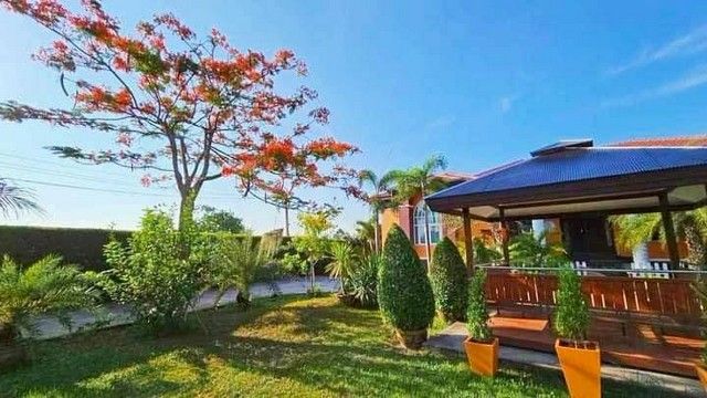 - ขายบ้านเดี่ยว 2 ไร่ 94.5 ตรว. ใกล้อ่างเก็บน้ำมาบประชัน 5 นอน 6 น้ำ มีบ้านพักรีสอร์ท 3 หลัง และห้องใต้ดินสุดหรู ใกล้สนามกอล์ฟและรร.นานาชาติ