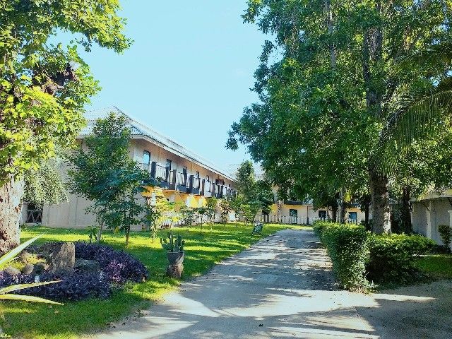 - ขายโรงแรม สไตล์รีสอร์ท เนื้อที่ 6-0-82 ไร่ ใจกลางเมือง ต.ชมพู อ.เมือง จ.ลำปาง