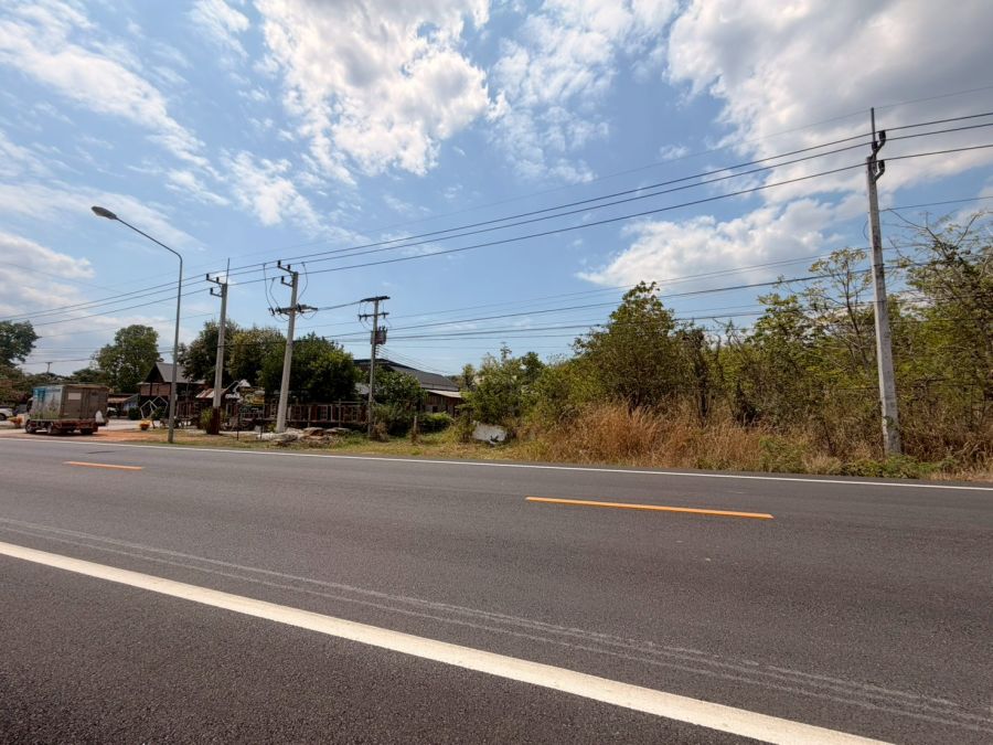 - ทำเลทอง ติดถนนหลัก! ขายที่ดินสวย 3 งาน ติด คุณนายบ้านนา โฮมสเตย์ อุบลรัตน์