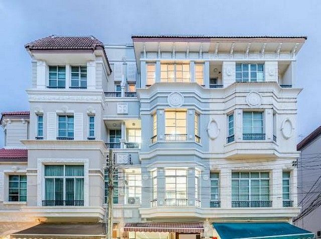 - ให้เช่า ทาวโฮม 4ชั้น บนถนนรัชดาภิเษก ใกล้ถนนวิภาวดีรังสิตโครงการ บ้านกลางเมืองเดอะปารีส รัชวิภา ใกล้ เซ็นทรัลลาดพร้าว เมเจอร์รัชโยธิน