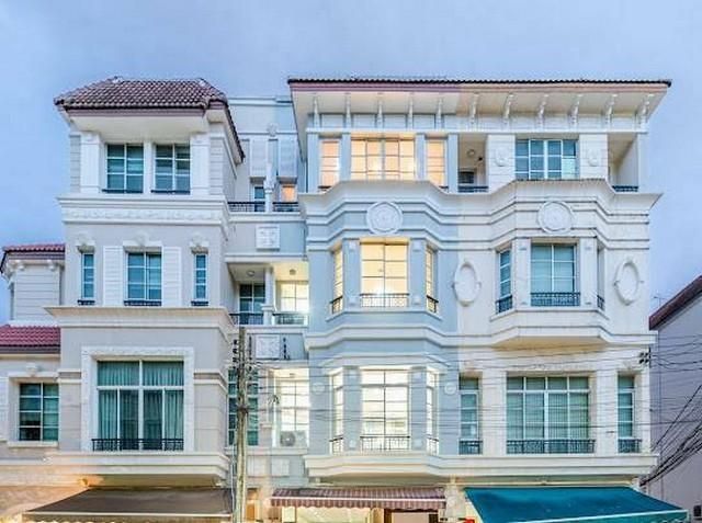 - ติดถนนเมน เดินทางสะดวก! ให้เช่าบ้านกลางเมือง เดอะ ปารีส รัชวิภา 4 นอน 6 น้ำ ใกล้ SCB Park และทางด่วน แอร์ใหม่กริ๊บ 6 เครื่อง