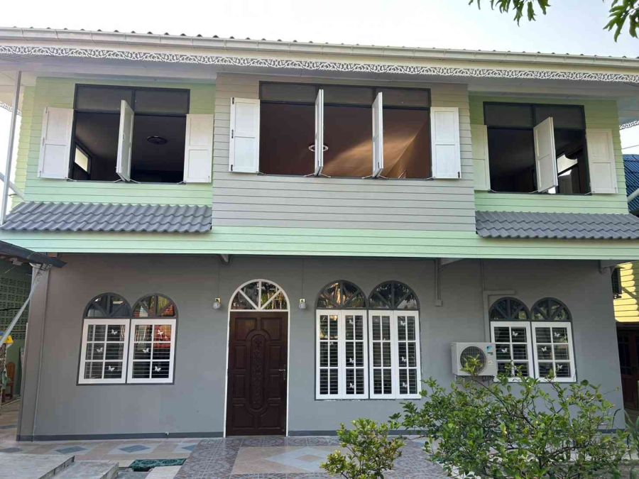 - ขายบ้าน 2 หลัง พร้อมโกดัง 1 หลัง (หลังบ้านติดน้ำ) ซอยบางแวก 120 (จรัญ 13) บางแค กรุงเทพมหานคร