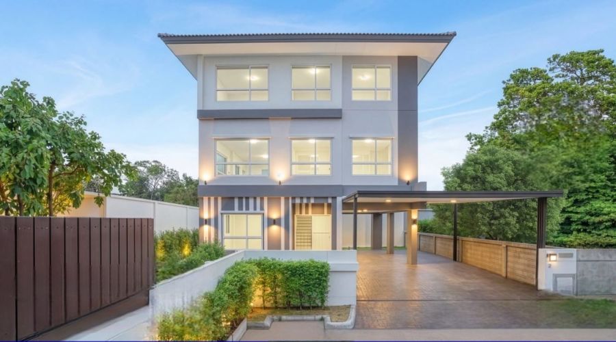 - บ้านเดี่ยวหลังใหญ่ 3 ชั้น รีโนเวทใหม่ โครงการ คาซ่าพรีเมี่ยม ราชพฤกษ์-พระราม5