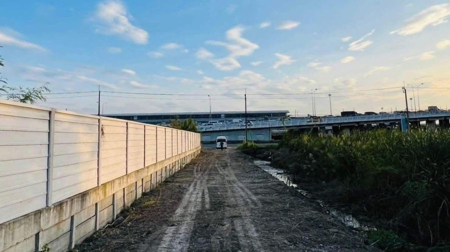 - ขายที่ดิน ลาดกระบัง ทำเลดีมาก ที่ดินหัวมุมถนนร่มเกล้า-มอเตอร์เวย์