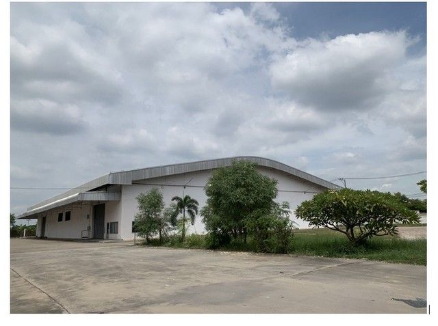 - ให้เช่าโกดัง 2700 ตารางเมตร พื้นที่ 9 ไร่ 1 งาน 3 ตารางวา เป็นพื้นที่สีเขียว ต.ลำไทร อ.วังน้อย