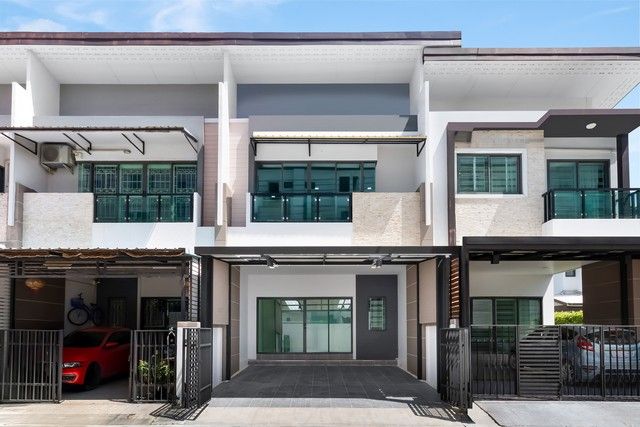 - ทาวน์โฮม 2 ชั้น รีโนเวทใหม่ ลิฟวิ่ง เรสซิเดนซ์ รังสิต-ราชพฤกษ์ หน้าบ้านไม่ชนใคร ใกล้ฟิวเจอร์ฯ