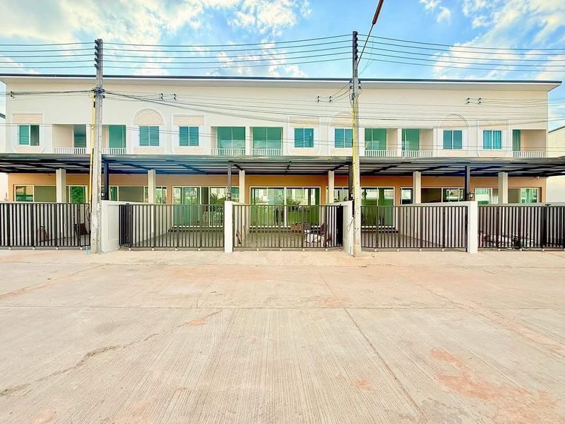 - ขายทาวน์โฮม 2 ชั้น ใกล้อ่างเก็บน้ำมาบประชัน พัทยา บางละมุง ชลบุรี