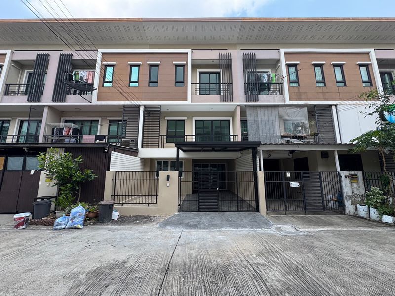 - ทาวน์โฮม 3 ชั้น The Most สามวา-มีนบุรี ขนาด 18.6 ตารางวา 5 ห้องนอน รีโนเวทใหม่พร้อมอยู่ ถนนสามวา แขวงบางชัน เขตคลองสามวา กรุงเทพมหานคร