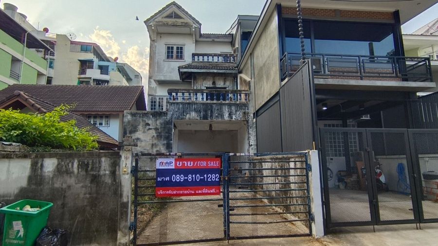 - ขายถูกทาวน์โฮมใกล้สถานีรถไฟฟ้ามัยลาภ เขตลาดพร้าว