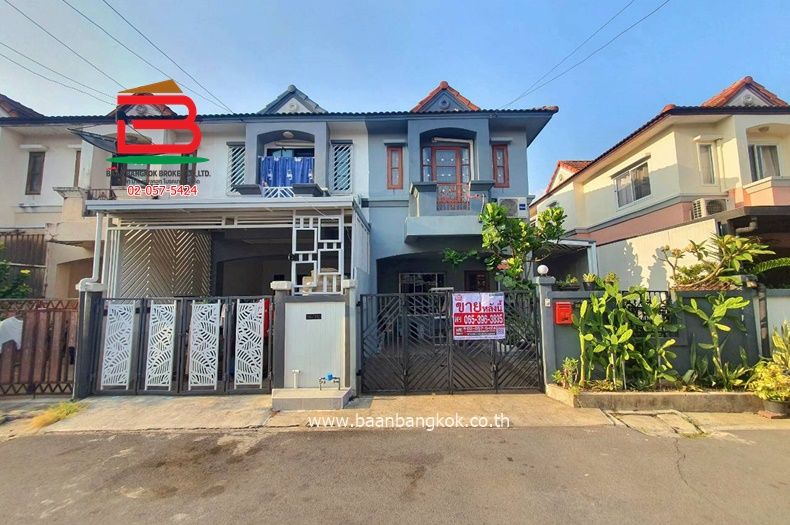 - ทาวน์เฮาส์ หมู่บ้าน เค.ซี.รามอินทรา 6 (พระยาสุเรนทร์ 45) เนื้อที่ 24 ตรว. (ใกล้วัดพระยาสุเรนทร์) ถนนพระยาสุเรนทร์ แขวงสามวาตะวันตก เขตคลองสามวา