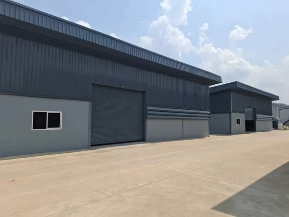 - โกดังให้เช่า โรงงานให้เช่า พร้อมสำนักงาน สร้างใหม่ ราคาถูก ลาดหลุมแก้ว ปทุมธานี