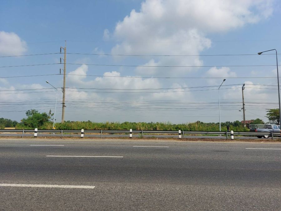 - ขายที่ดินสวยติดถนนใหญ่สุวินทวงศ์ หน้ากว้าง 197 เมตร ขนาด 14 ไร่ เหมาะทำโกดัง ตลาดนัด ร้านค้าให้เช่า โชว์รูม และอื่นๆ