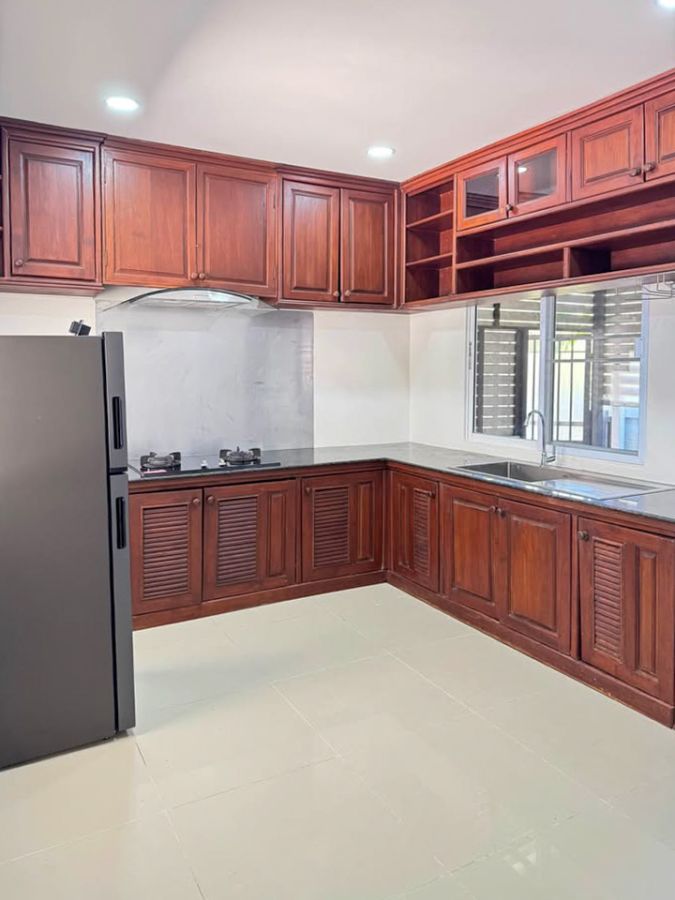 - ให้เช่าบ้านเชียงใหม่ 3 ห้องนอน ใกล้โรงเรียนนานาชาติและสนามบินเชียงใหม่