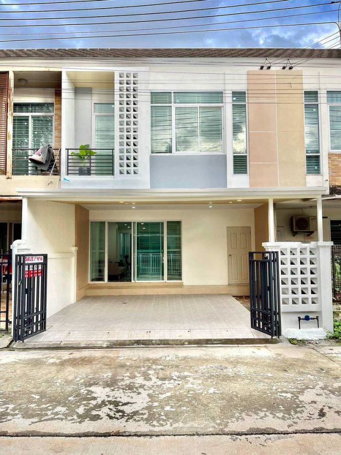 - ด่วน! ทาวน์โฮมโมเดิร์น ศรีราชา โครงการเดอะเซ็นทรัล 2 ราคาคุ้มค่า