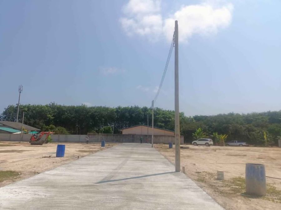 - ขายถูกมาก!! ที่ดินแบ่งแปลง 135 - 199.5 ตร.ว. ทำเลทอง อ.เมือง จ.ระยอง ใกล้ถนนสุขุมวิท หาดแม่รำพึง ห้างฯ