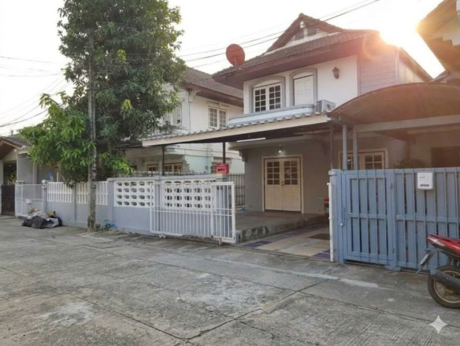 - เช่าบ้านเดี่ยว หมู่บ้าน โกล เด้น เพลส วัชรพล