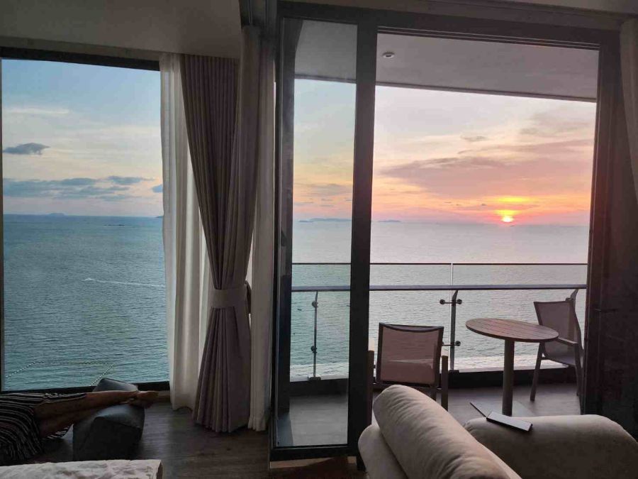 - ให้เช่าคอนโดหรู อารมณ์ วงศ์อมาตย์ (AROM WONGAMAT) วิวทะเลพัทยา