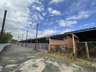 - ที่ดินพร้อมสิ่งปลูกสร้าง ห้องเช่า 15 ห้อง หนองบัว นครสวรรค์