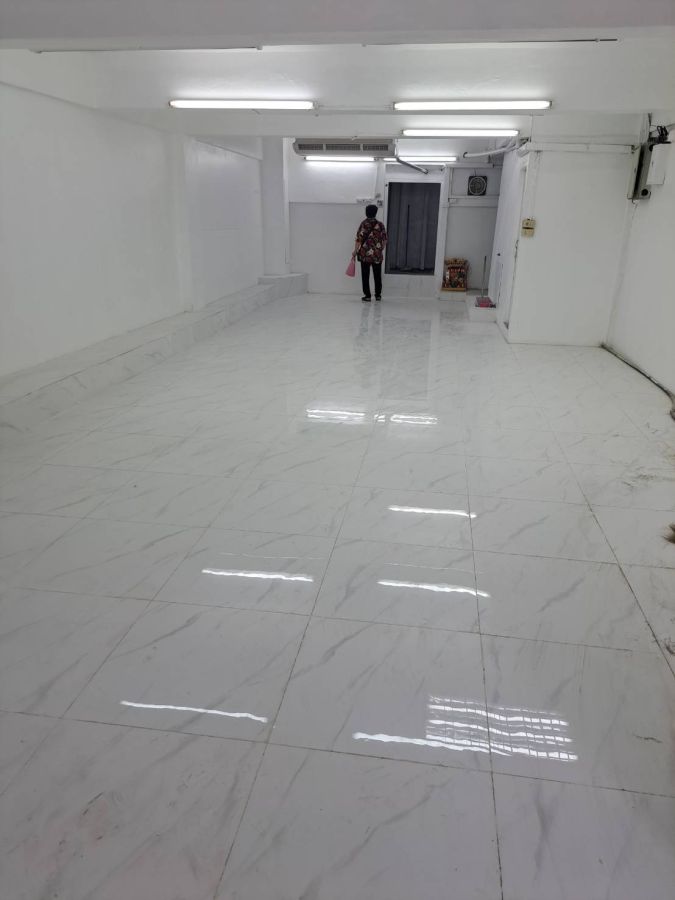 - ขายอาคารพาณิชย์ 5 ชั้น ทำเลดีอยู่ถนนเพชรบุรี ซ. 31 กทม.เนื้อที่ดิน 19 ตารางวา