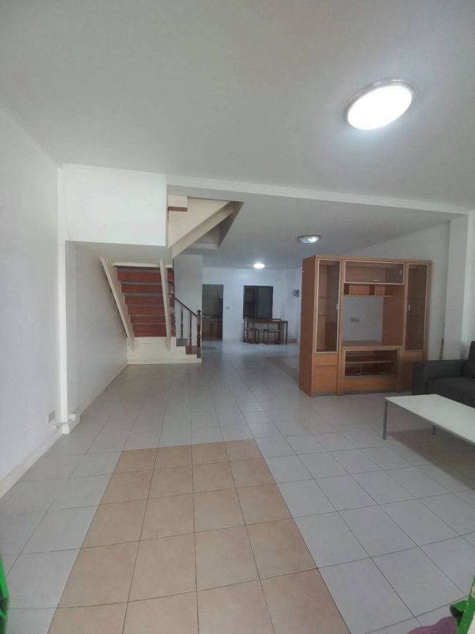 - ให้เช่า / ขาย ทาวน์โฮม 3 ชั้น บ้านกลางเมือง พระรามเก้า 43 ใกล้ห้าง The Nine ขนาด 20 ตารางวา 3 ห้องนอน แขวงสวนหลวง เขตสวนหลวง กรุงเทพมหานคร