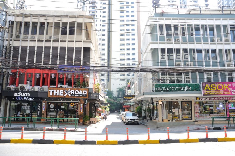 - ขายอาคารพาณิชย์ 4 ชั้น ทำเลดี ใกล้ BTS อโศก และ มศว เพียง 850 ม. ผู้เช่าเต็ม 100% ผลตอบแทนทันที!