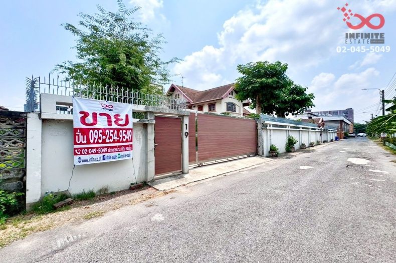 - ขายบ้านเดี่ยว 2 ชั้น เนื้อที่ 304 ตารางวา ถนนพหลโยธิน ซอยพหลโยธิน 46/1 ใกล้แยกวงเวียนหลักสี่