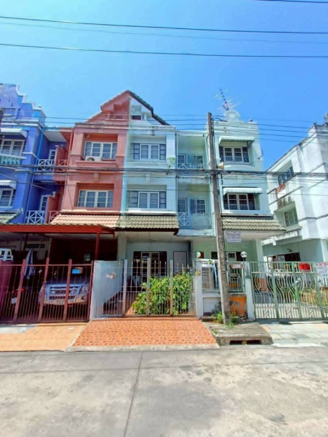 - ขายทาวน์เฮ้าส์ 3 ชั้น 21 ตรว.หมู่บ้านลัลลี่วิลล์ คลอง 2 ลำลูกกา บ้านพร้อมอยู่ทำเลดีใกล้สนามบินดอนเมือง
