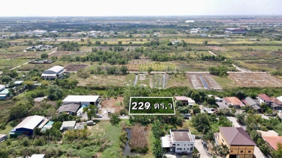 - ที่ดินทำเลทอง ไกล้ทางด่วนคลองสี่ คลองหลวง โฉนดครุฑแดง พร้อมโอน