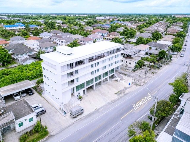 - ใกล้โรบินสัน ไทวัสดุ ราชพฤกษ์ 3กม. สำนักงานมีลิฟต์ 43ตร.ม. ให้เช่าติดถนนชัยพฤกษ์ เพียวเพลส ราชพฤกษ์ 1.8 กม. มีที่จอดรถ
