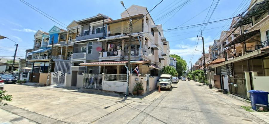 - ขายทาวน์โฮม นวมินทร์ 111 แยก 1 (กรุงทอง 5) รีโนเวทใหม่ พร้อมอยู่