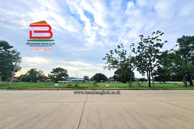 - ที่ดินเปล่า หมู่บ้านเดอะลากูล 1-2 เนื้อที่ 247.6 ตร.ว (ตรงข้ามตลาดโรงเกลือท้ายเกาะ) ตำบลท้ายเกาะ อำเภอสามโคก ปทุมธานี