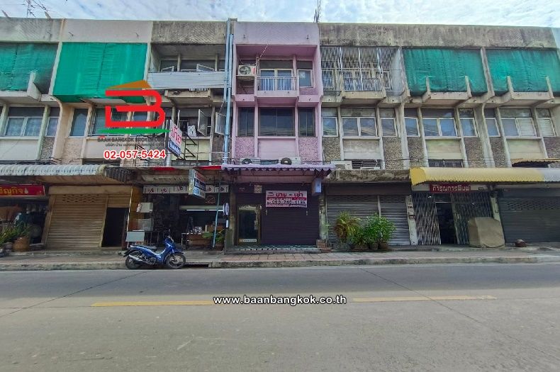- ขาย/เช่า อาคารพาณิชย์ 3.5 ชั้น เนื้อที่ 16 ตร.ว. ซอยเสนานิคม 1 (แยกลาดพร้าววังหิน) ถนนพหลโยธิน แขวงลาดพร้าว เขตลาดพร้าว