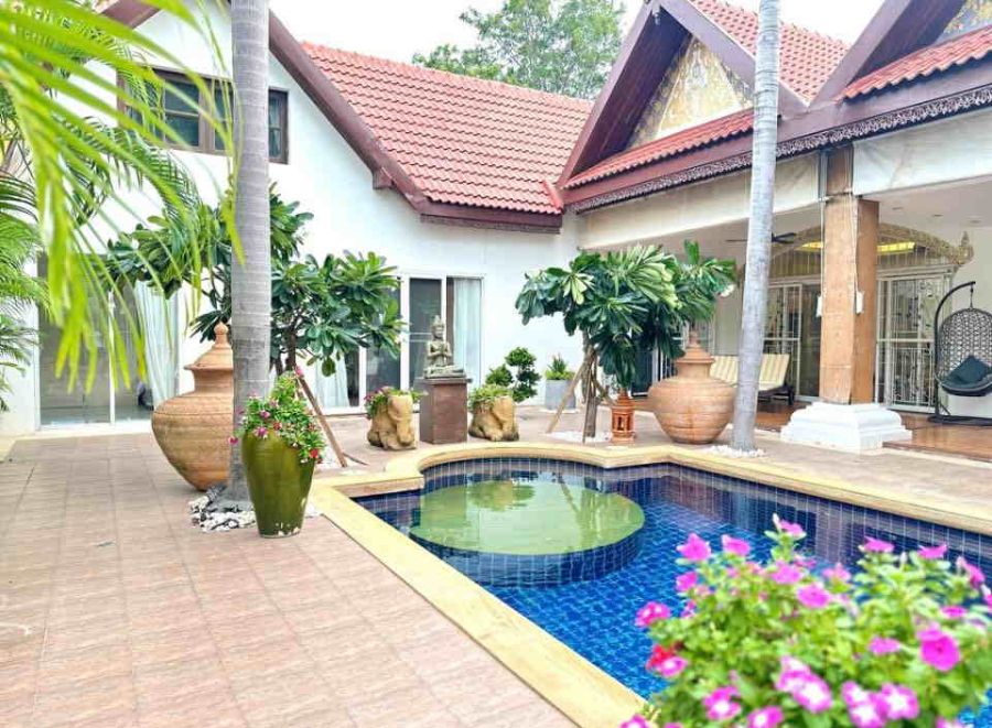 - บ้านพูลวิลล่าให้เช่า THE PALACE จอมเทียน 4 ห้องนอน ห่างหาดจอมเทียนเพียง 5 นาที