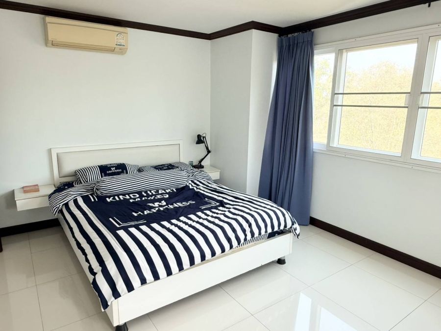 - ขายขาดทุน! ด่วน คอนโดไซส์ใหญ่ 49 ตร.ม. ใกล้หาดหัวหิน 200 - 300 ม. สภาพนางฟ้า พร้อมเข้าอยู่ @Hua Hin Blue Sky สัมผัสประสบการณ์ "นอนดูดาว เท้าย่ำหญ้า"