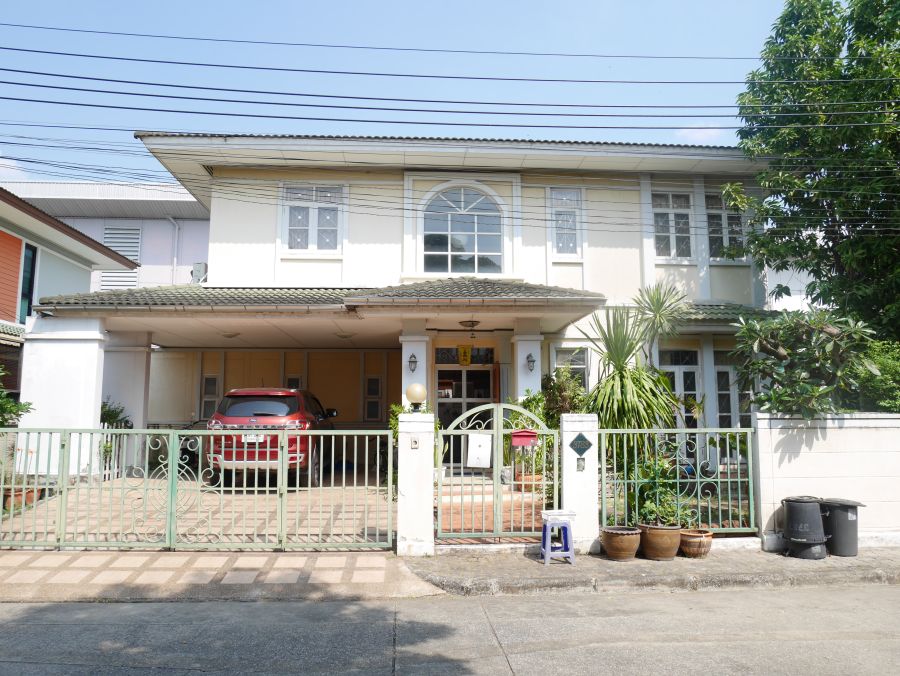 - 4 Bedrooms 4 Bathrooms บ้านเดี่ยว หมู่บ้านลาดพร้าว โครงการ 1 (Golden Land)