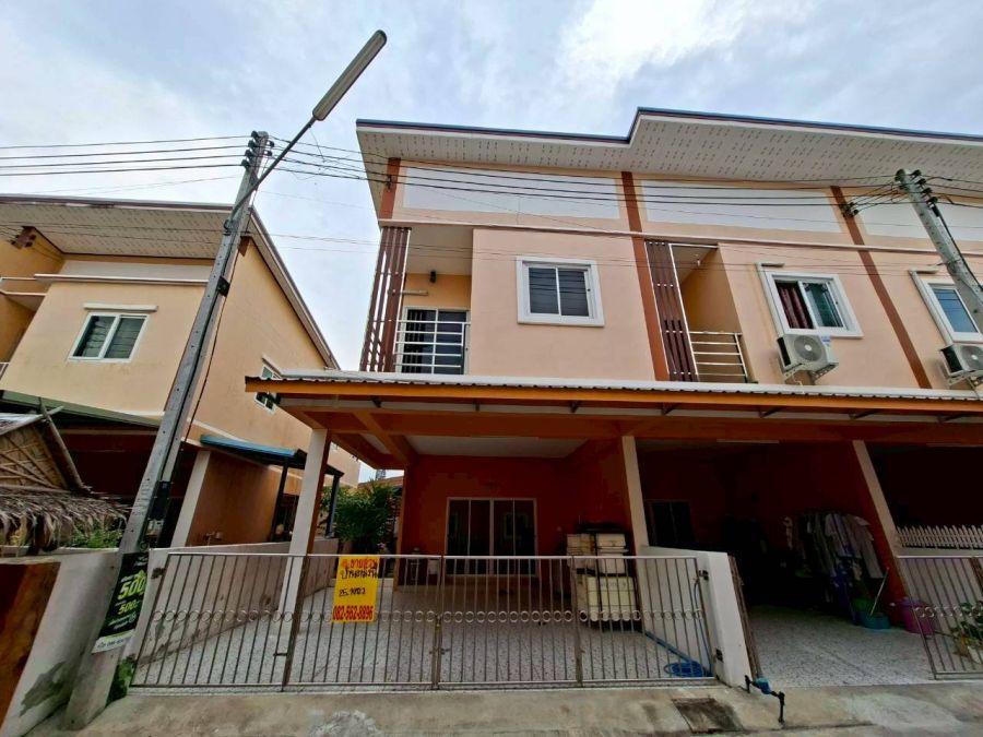- ขายบ้าน 2 ชั้น หลังริม บ้านผุดผ่อง ซอยพยอม7 ถนนเลียบคลองระพีพัฒน์