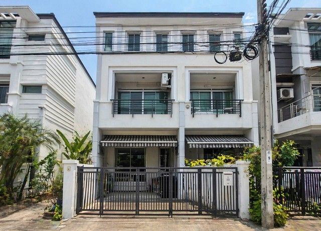 - โครงการบ้านกลางเมือง เดอะรอยัล โมนาโค ศรีนครินทร์ พัฒนาการ ซอยศรีนรีนครินทร์ เขตสวนหลวง กรุงเทพ ฟังก์ชันครบ