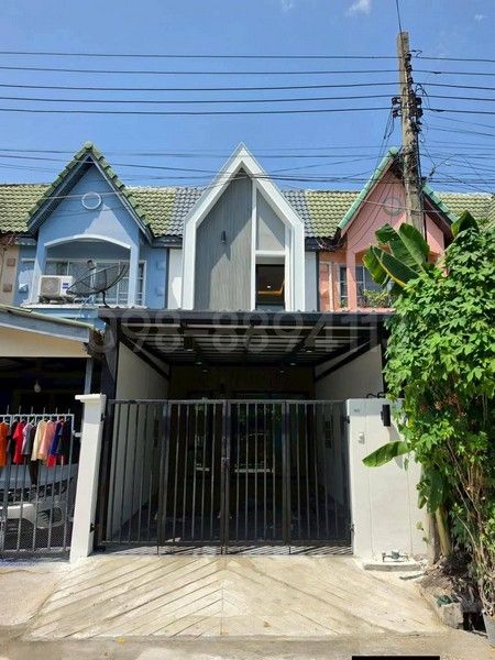 - ทาวน์โฮม 2 ชั้น หมู่บ้านตะวันนาขาย ซอยจตุโชติ 12 ตกแต่งใหม่ พร้อมอยู่ เนื้อที่ 17 ตรว 2นอน 2น้ำ