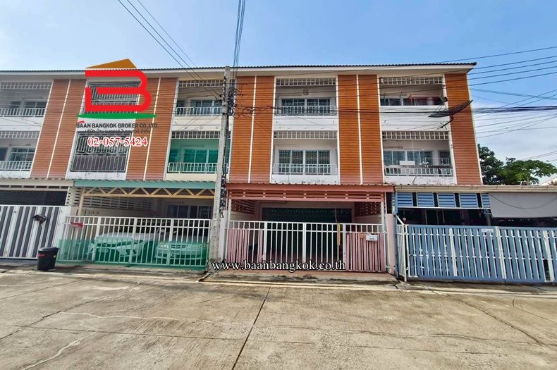 - ทาวน์โฮม หมู่บ้านรัชธานี (ใกล้โรงเรียนฤทธิยะวรรณาลัย 2) เนื้อที่ 22.5 ตรว. แขวงสายไหม เขตสายไหม