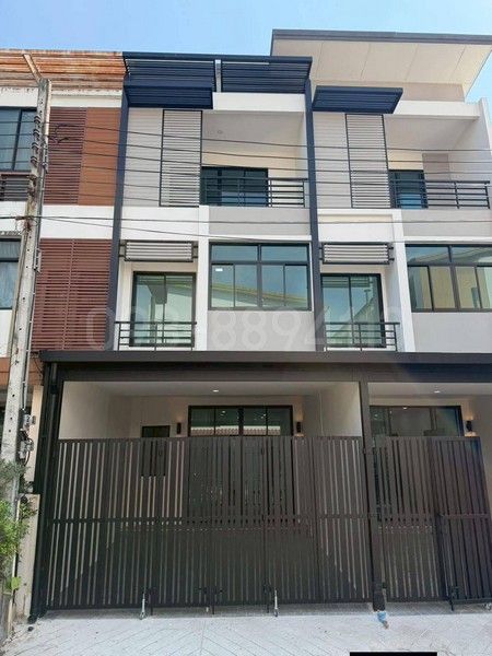 - ขายทาวน์โฮม 3 ชั้น ซิกเนเจอร์ ถนนวัชรพล ทำเลดีเยี่ยม ใกล้ทางด่วน เนื้อที่ 17 ตรว 3นอน 3น้ำ บ้านหันทิศเหนือ