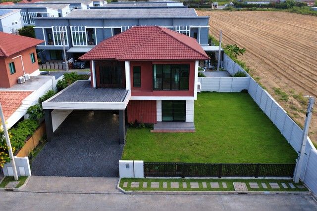 - บ้านเดียว รีโนเวทใหม่ ใกล้ทางด่วนจตุโชติ ใหญ่ที่สุด 86 ตร.ว แปลงมุม โครงการ เดอะริคโค้ เรสซิเดนซ์ วงแหวนฯ หทัยราษฎร์
