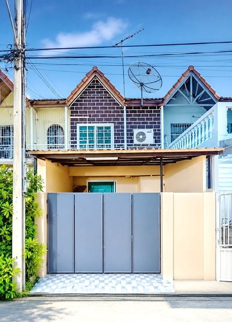 - MRT รามคำแหง 1.5 กม.ทาวน์เฮ้าส์ 2 ชั้น 3 นอน 2 น้ำ 16 ตร.ว.เดินทางสะดวก ใกล้ ม.อัสสัมชัญ เอแบค หัวหมาก 500 ม.