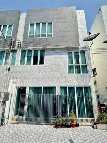 - ให้เช่าบ้านเดี่ยว 4นอน 5น้ำ ค่าเช่าไม่แพง มีเฟอร์และเครื่องใช้ไฟฟ้า เหมาะอยู่อาศัยหรือออฟฟิศ ใกล้นิคมอมตะชลบุรี