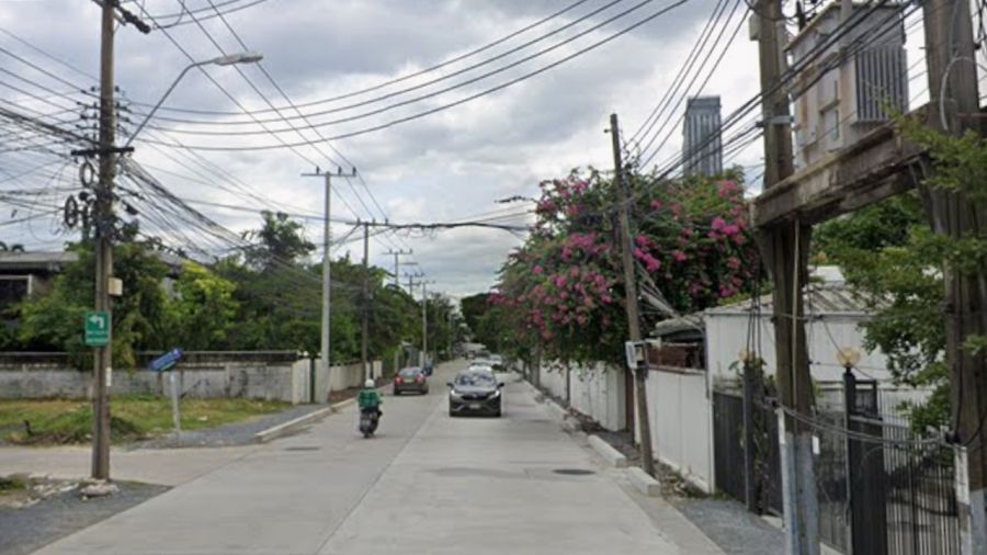 - ขายที่ดินเปล่า รามคำแหง ซ.21 (นวศรี) แปลงสวย ทำเลดี การเดินทางสะดวก