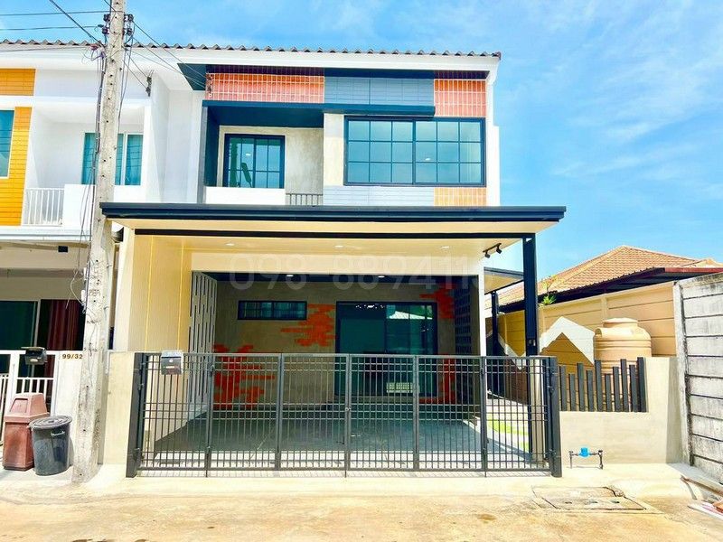 - ขายทาวน์โฮม 2 ชั้น ใกล้สนามบินดอนเมือง เดอะทรัสต์ทาวน์ วงแหวน ลำลูกกา ขนาด 27.5 ตรว 3นอน 2น้ำ