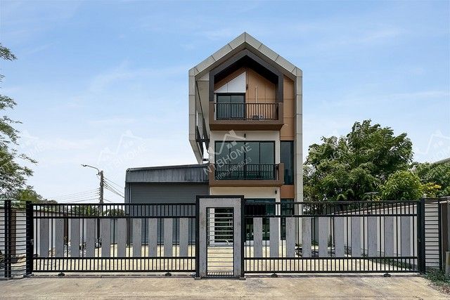 - ขาย-ให้เช่า 30,000/เดือน ทาวน์โฮม 3 ชั้น พร้อมโกดังในตัว ทำเล ราชพฤกษ์ 345 ใกล้แยกบางบัวทอง